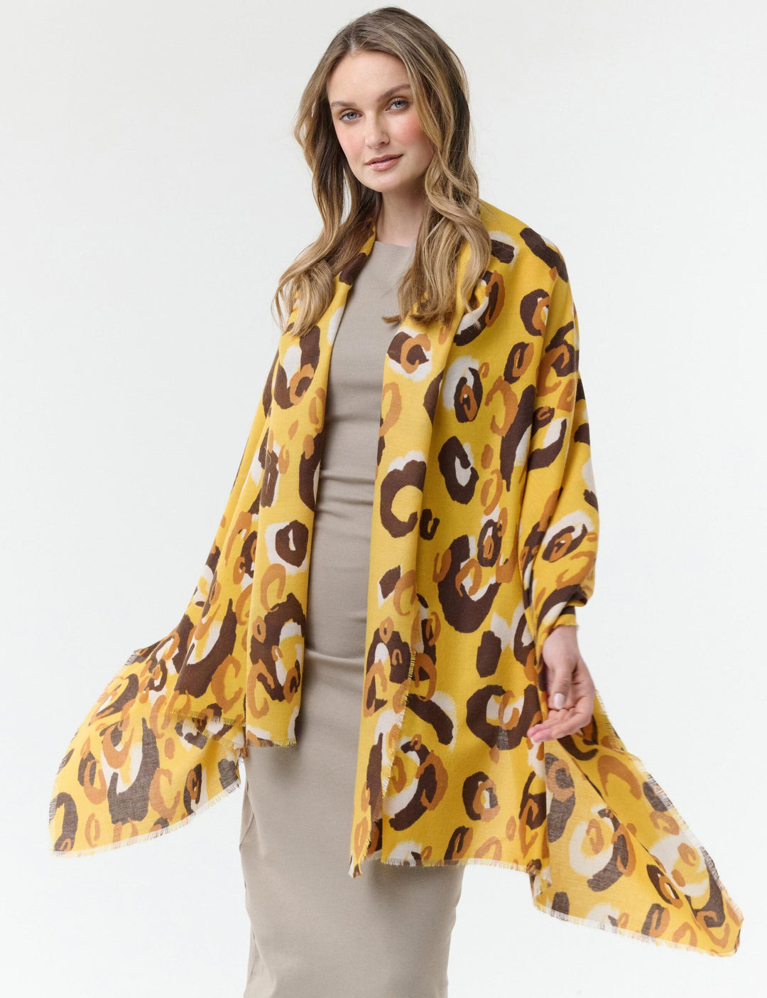 Leichte Stola mit verspieltem XL Leo-Print
