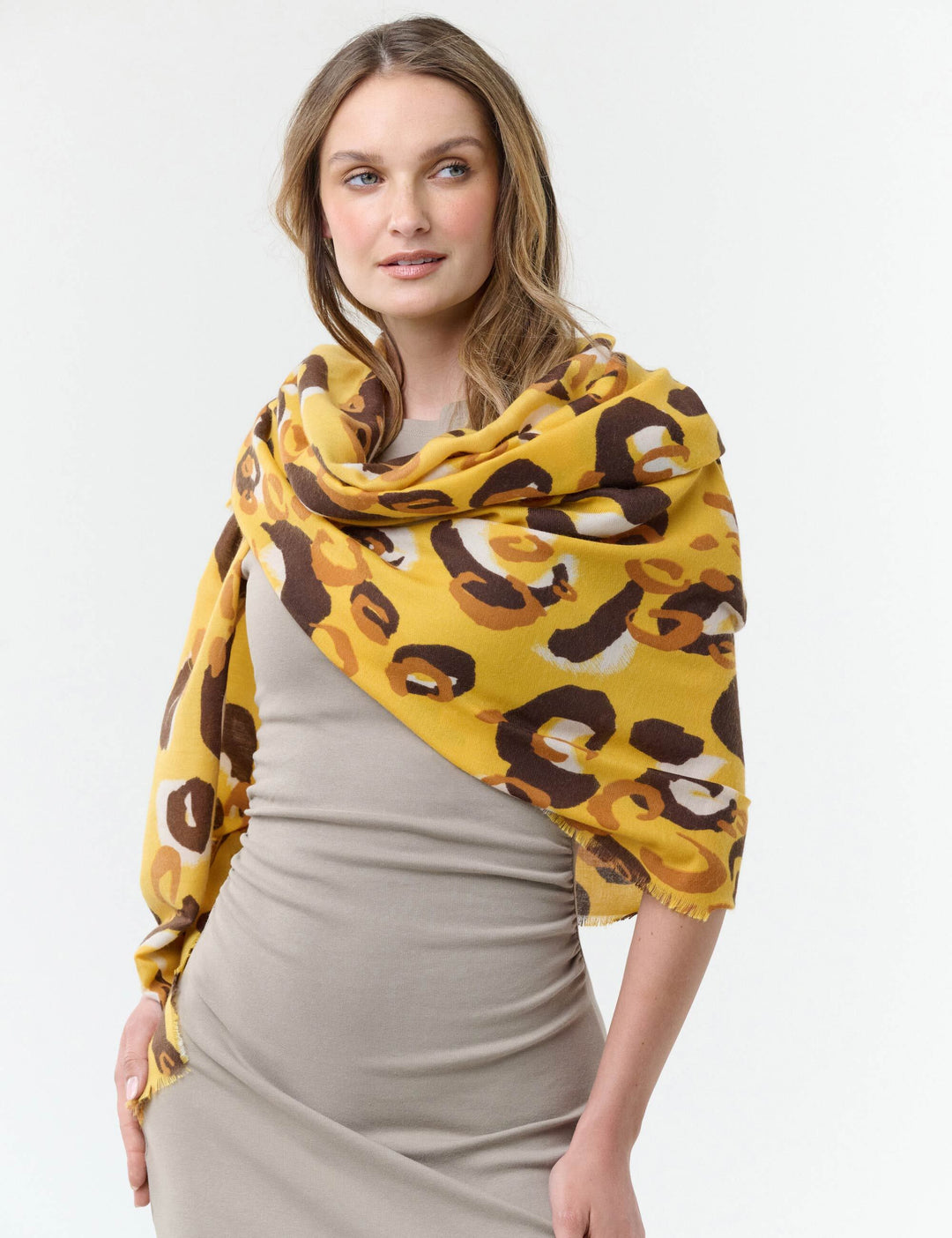 Leichte Stola mit verspieltem XL Leo-Print