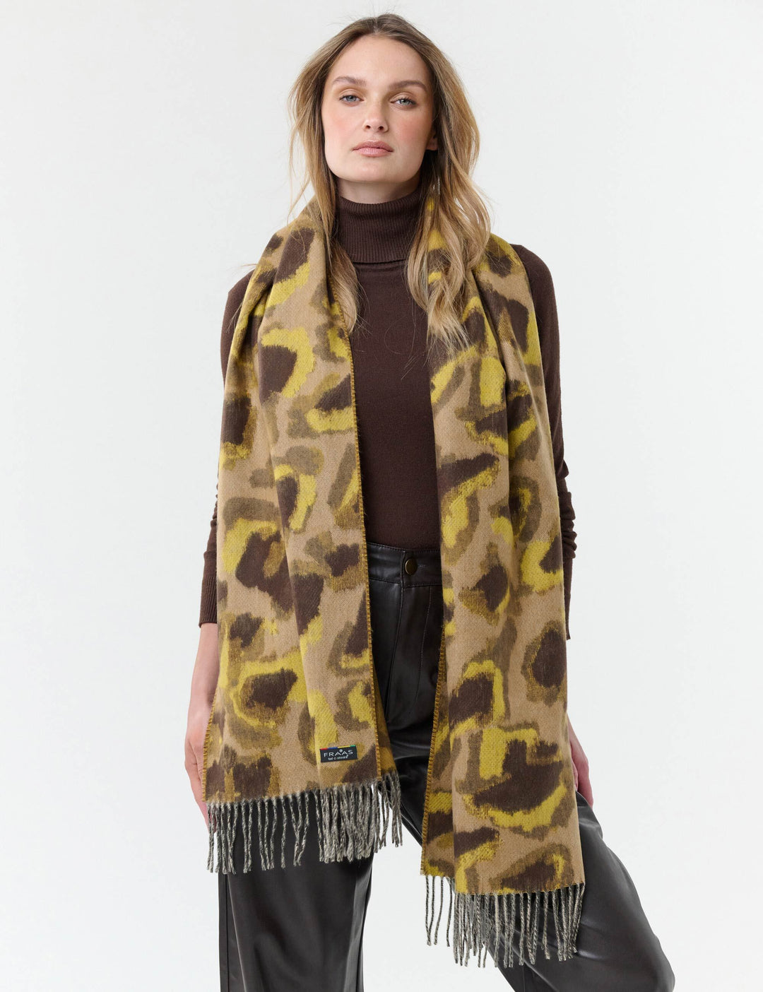 Cashmink-Schal mit abstrahiertem Leo-Design