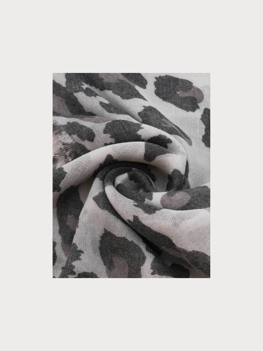 Leichte Stola mit Leo-Print