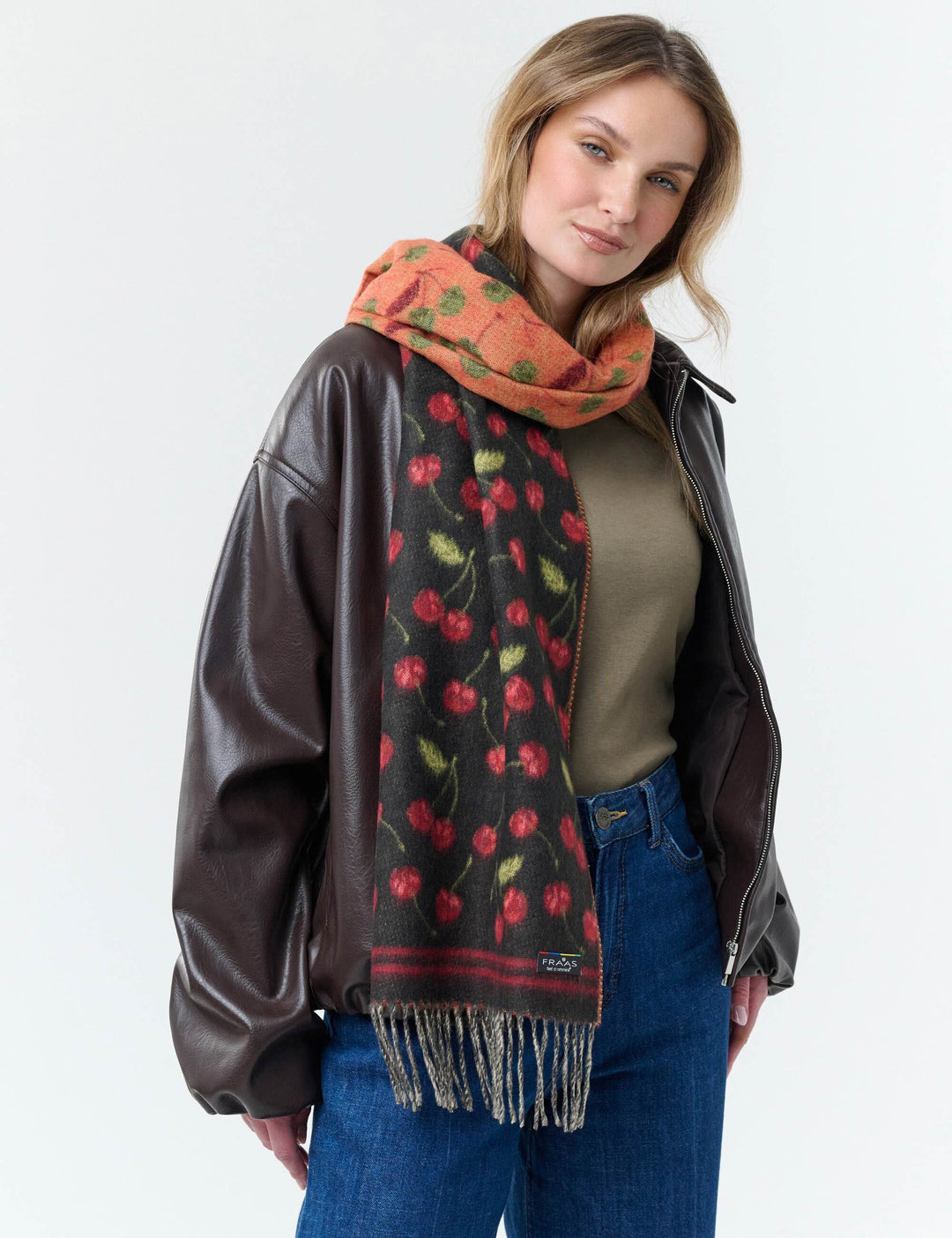 Doubleface Cashmink-Schal mit Kirschen-Design in knalligen Farben
