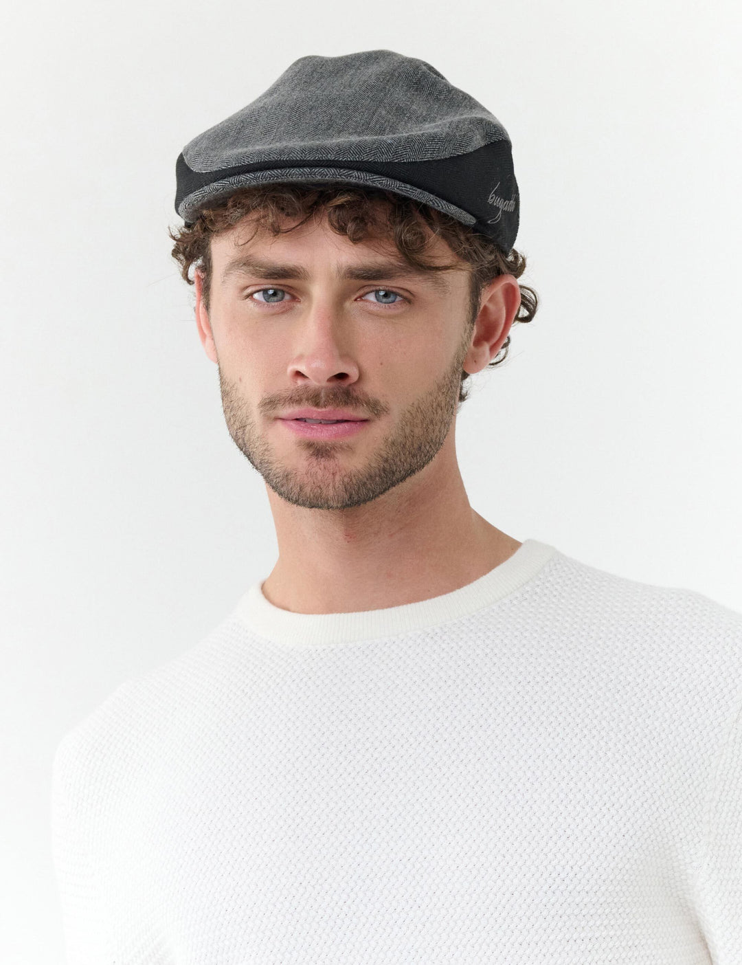 Winddichte bugatti Flatcap mit Color Block Design und Ohrenklappen