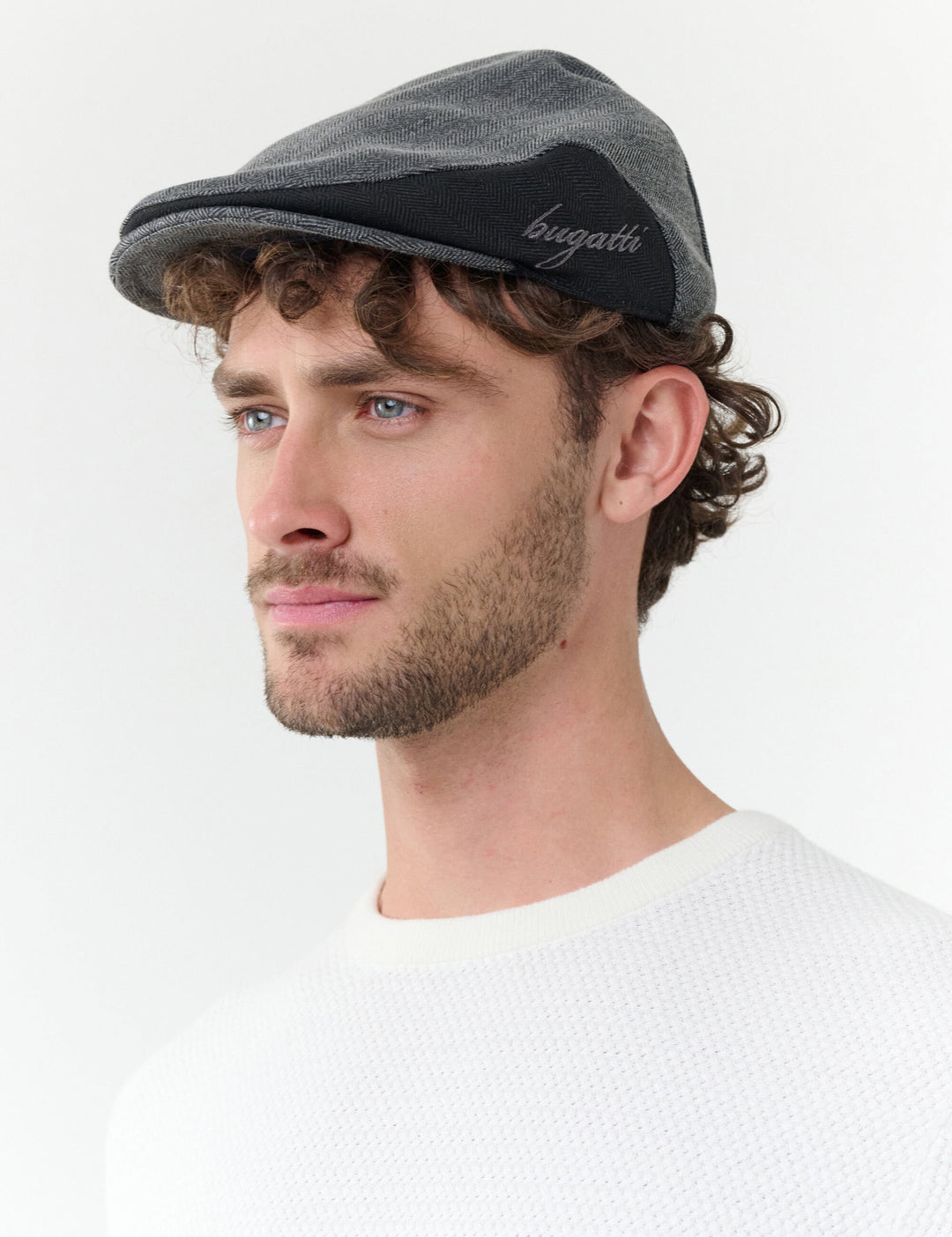 Winddichte bugatti Flatcap mit Color Block Design und Ohrenklappen