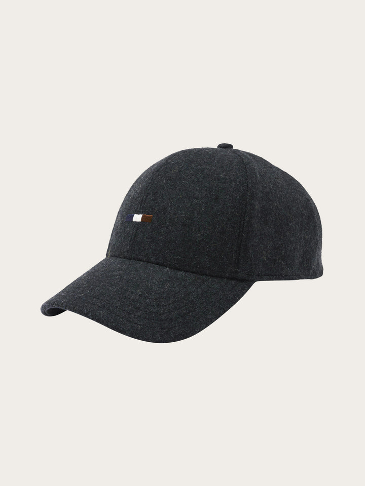 Einfarbige Basecap mit gestickter bugatti-Flag