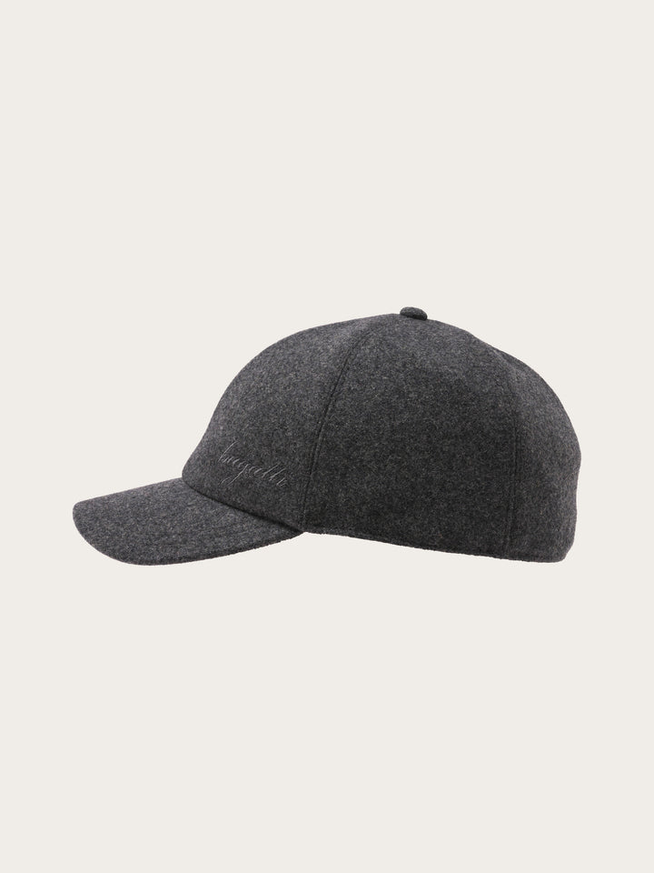 Winddichte, einfarbige bugatti Basecap mit Ohrenklappen