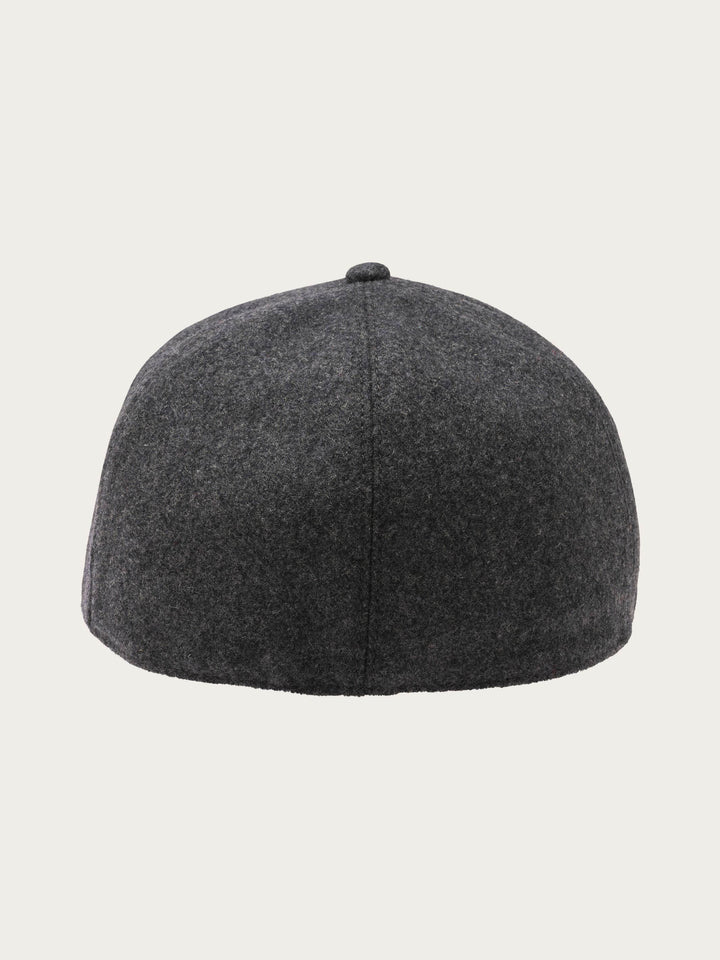Winddichte, einfarbige bugatti Basecap mit Ohrenklappen