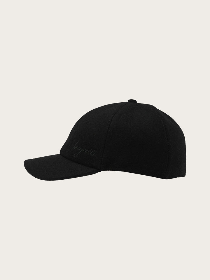 Winddichte, einfarbige bugatti Basecap mit Ohrenklappen