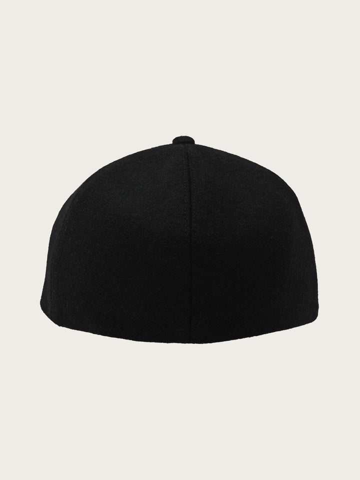Winddichte, einfarbige bugatti Basecap mit Ohrenklappen