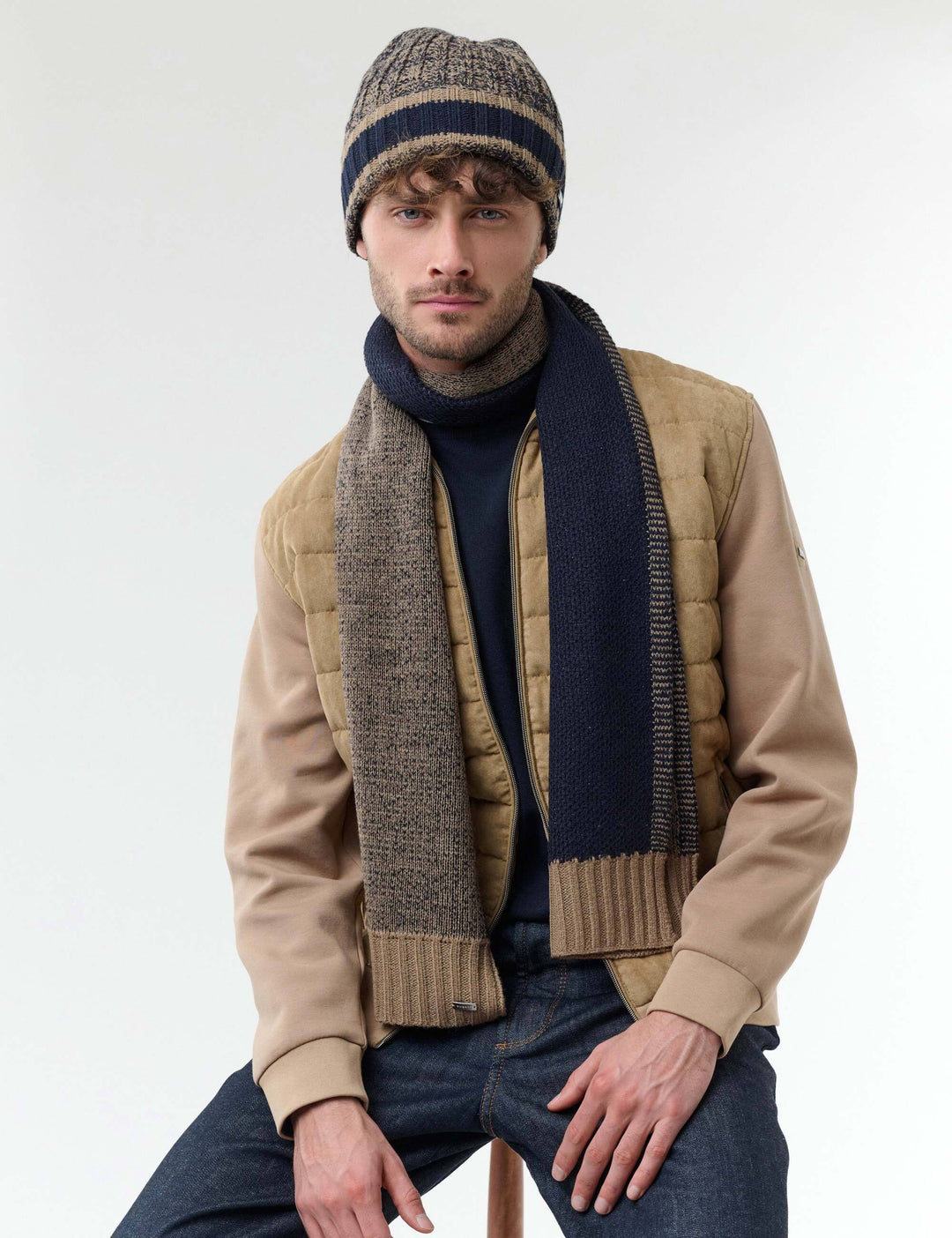 bugatti Strickschal mit melierter und einfarbiger Seite