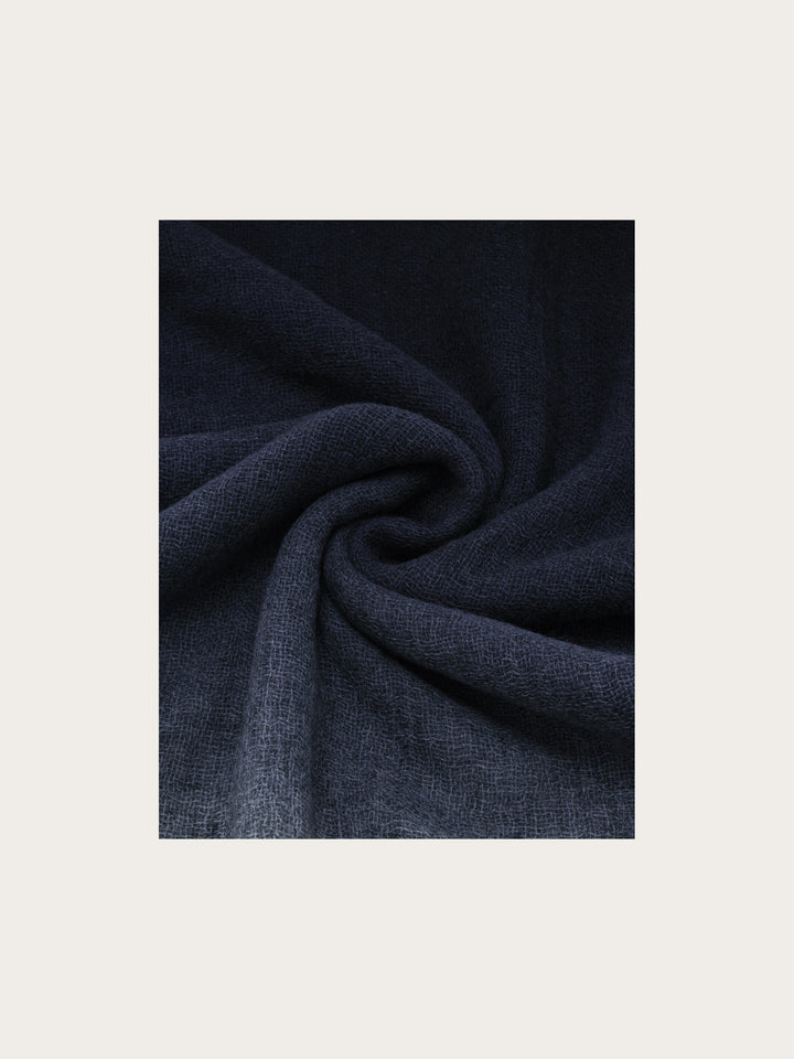 Wollschal im Ombré-Design