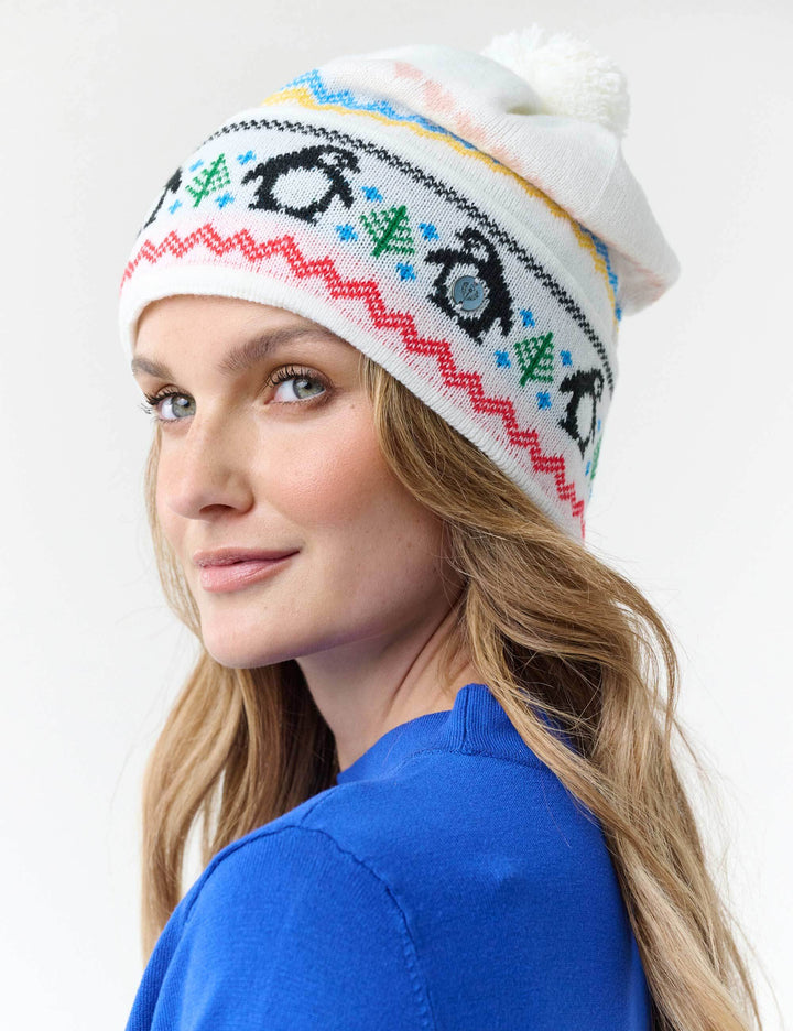 Witzige Strickmütze mit winterlichen Motiven und  Bommel