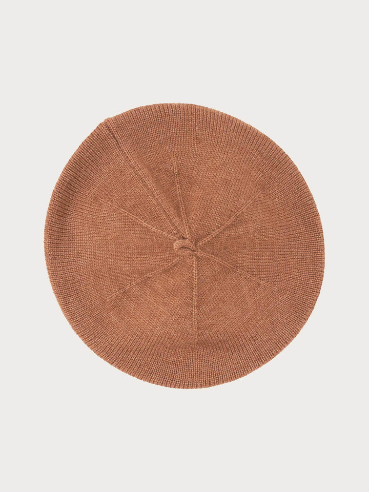 Baskenmütze mit raffinierten Ziernähten