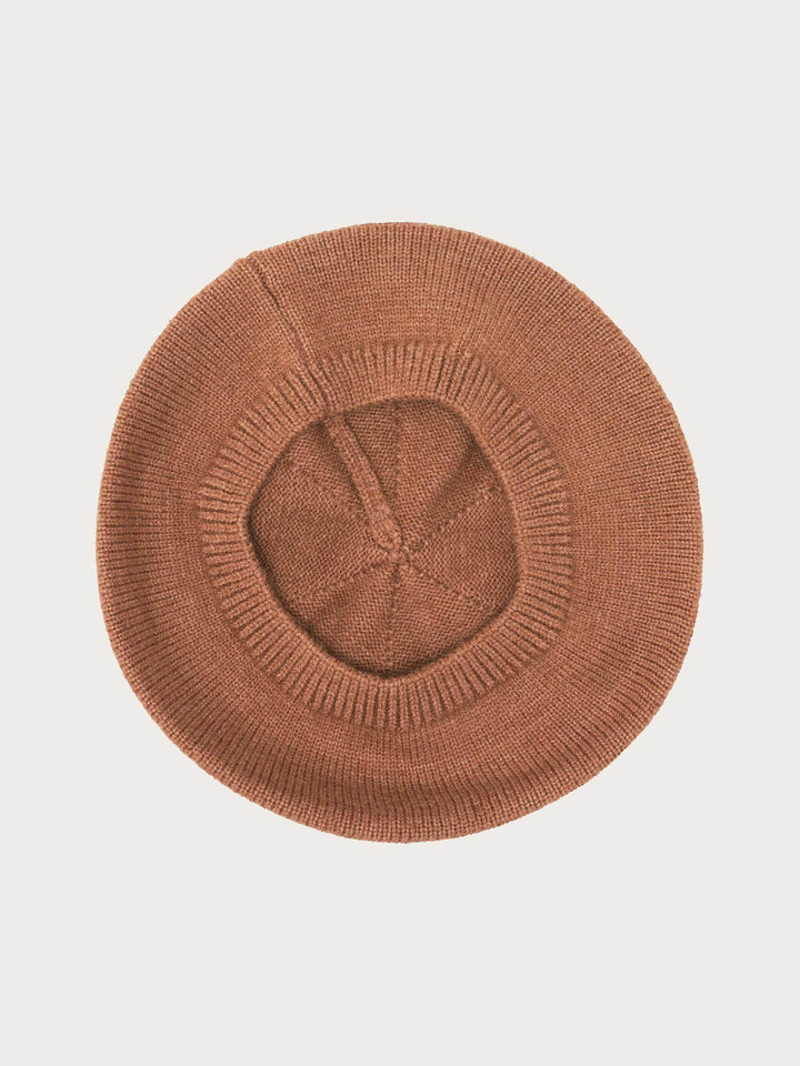 Baskenmütze mit raffinierten Ziernähten