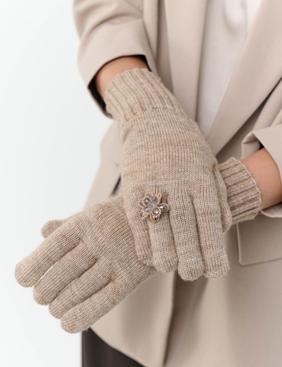 Strickhandschuhe mit aufgenähter Ring-Applikation
