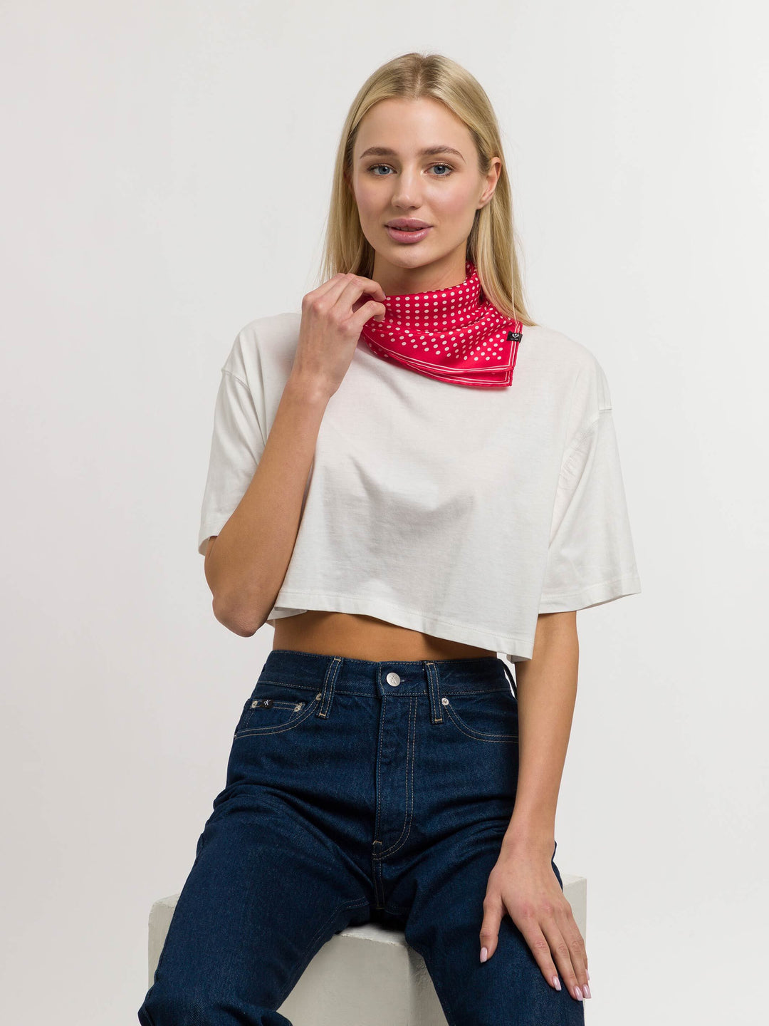 Gepunktetes Nickituch aus reiner Seide