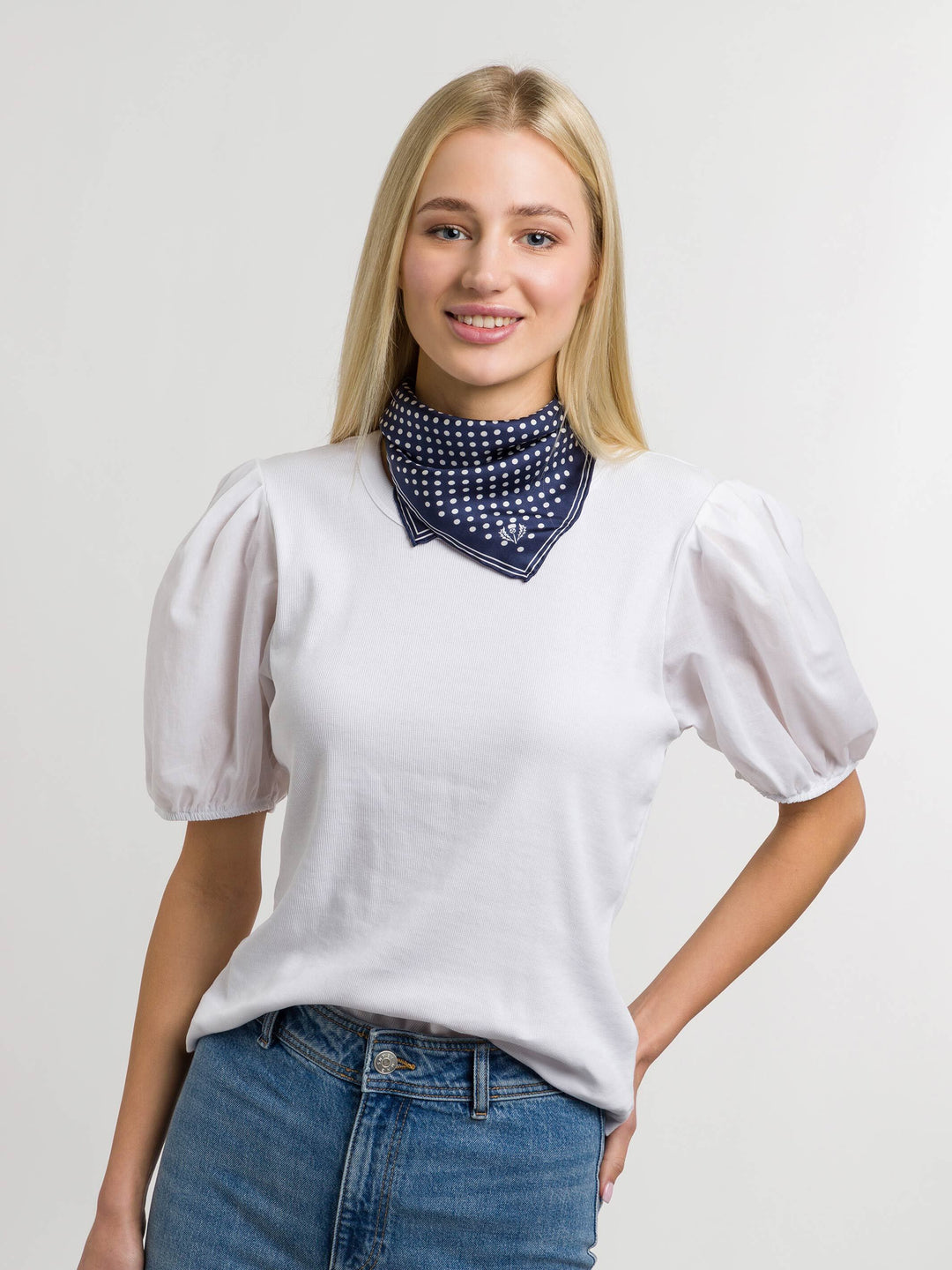 Gepunktetes Nickituch aus reiner Seide