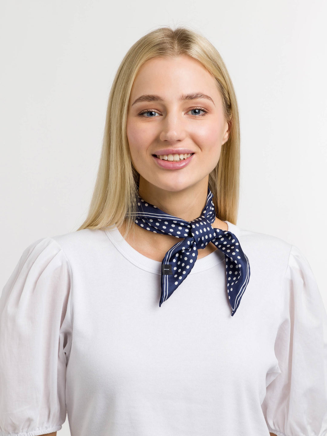 Gepunktetes Nickituch aus reiner Seide