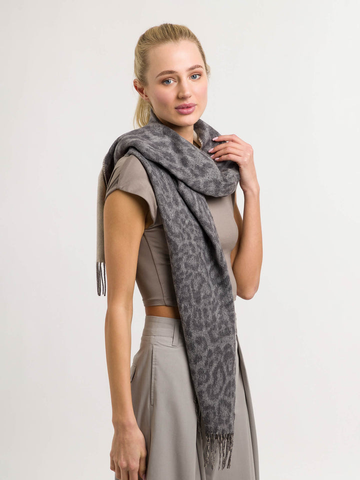 Cashmink-Schal mit Leo-Design und zwei unterschiedlichen Seiten