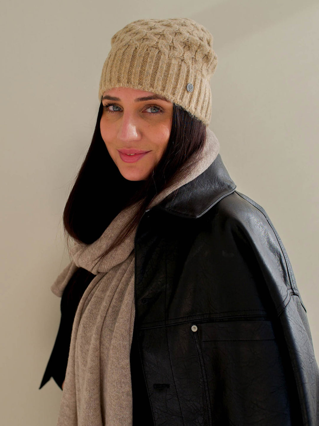 Strickmütze mit 3D-Effekt in Wollmischung