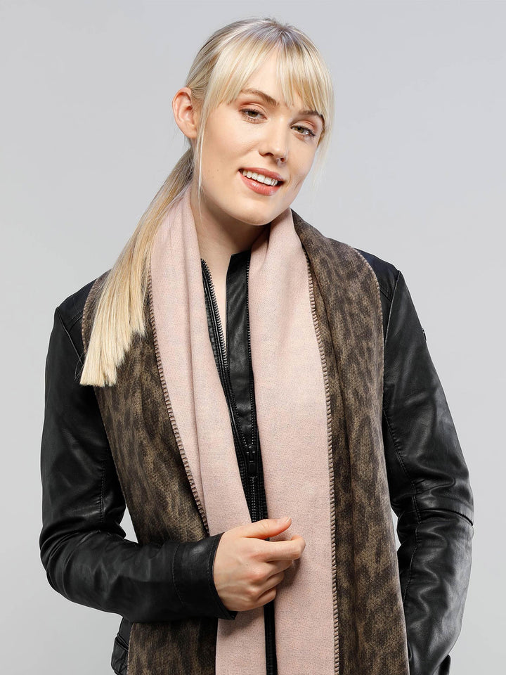 Cashmink-Schal mit Leo-Design und zwei unterschiedlichen Seiten