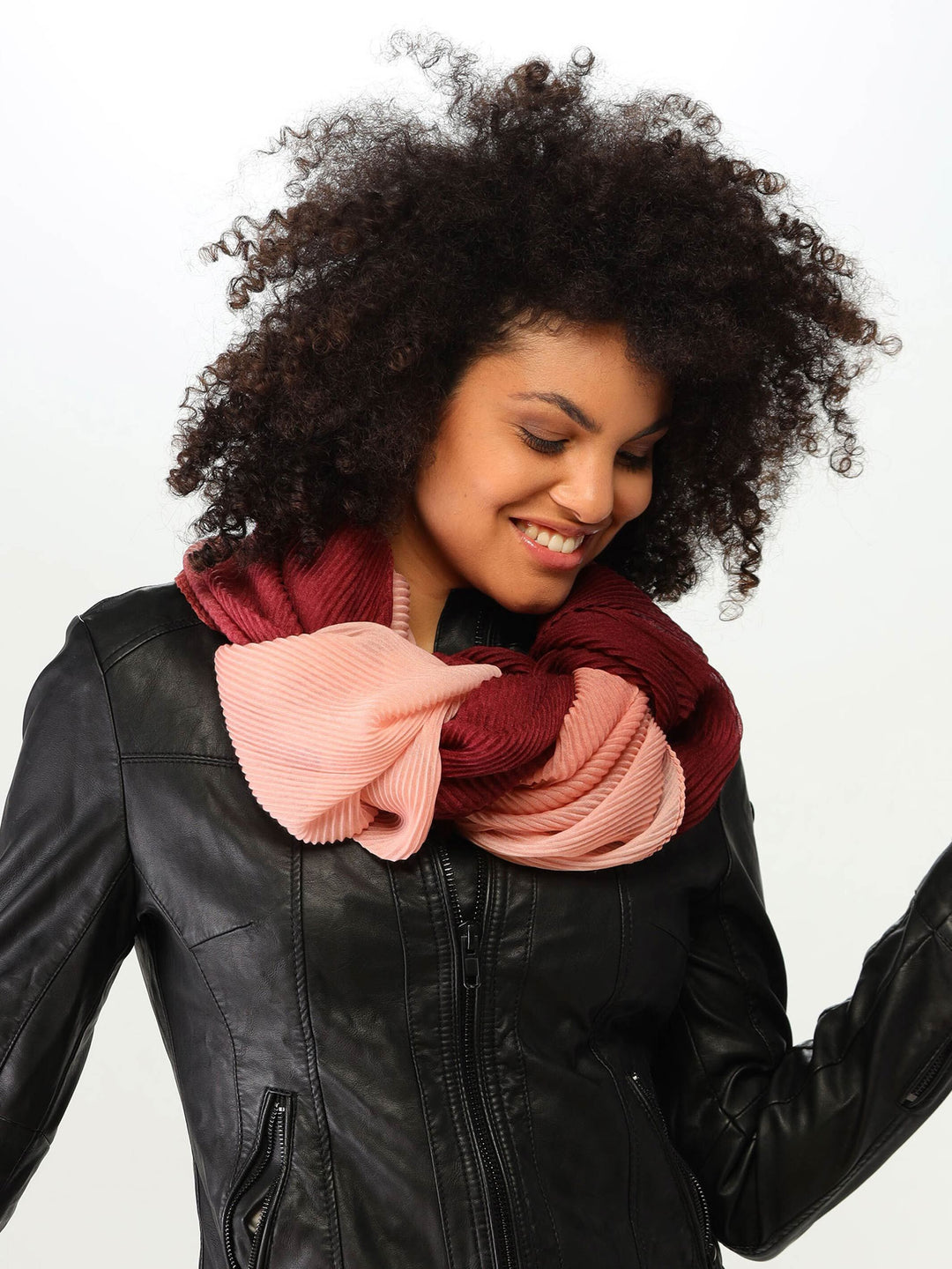 Plissee-Stola mit Ombré-Effekt