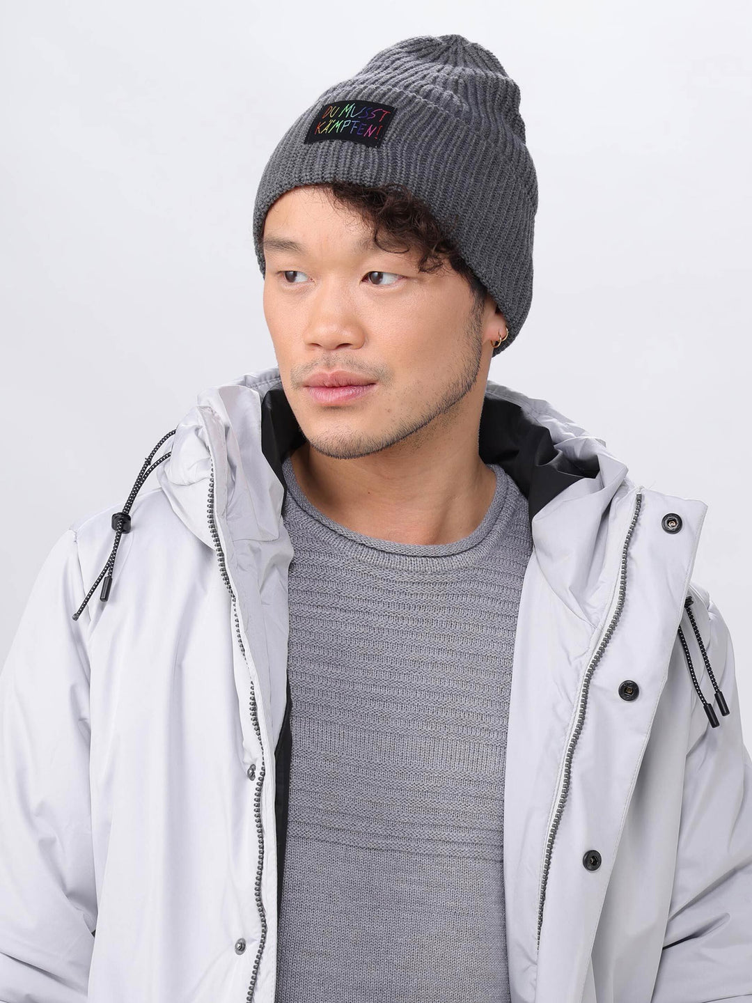 Gerippte Strickmütze mit Aufnäher DU MUSST KÄMPFEN!