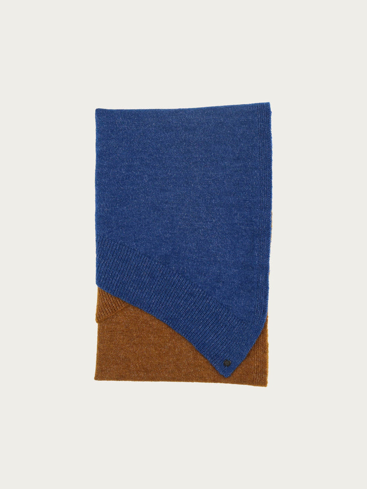 Sustainability Edition - Zweifarbiger Strickschal mit Bias Cut