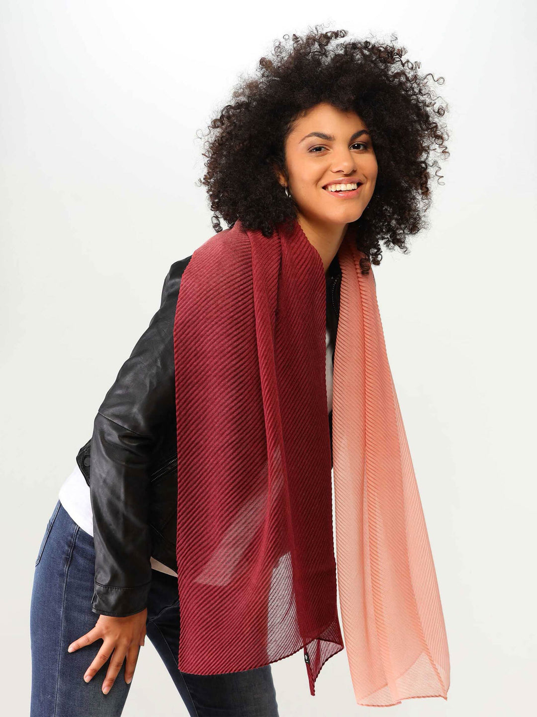 Plissee-Stola mit Ombré-Effekt