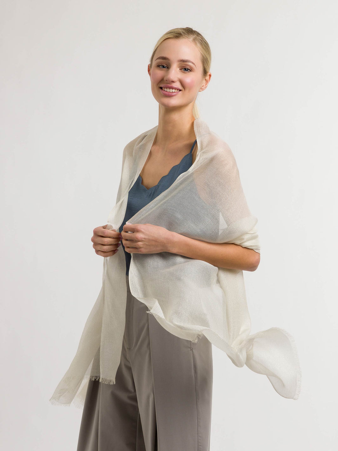 Stola mit zartem Glitzer