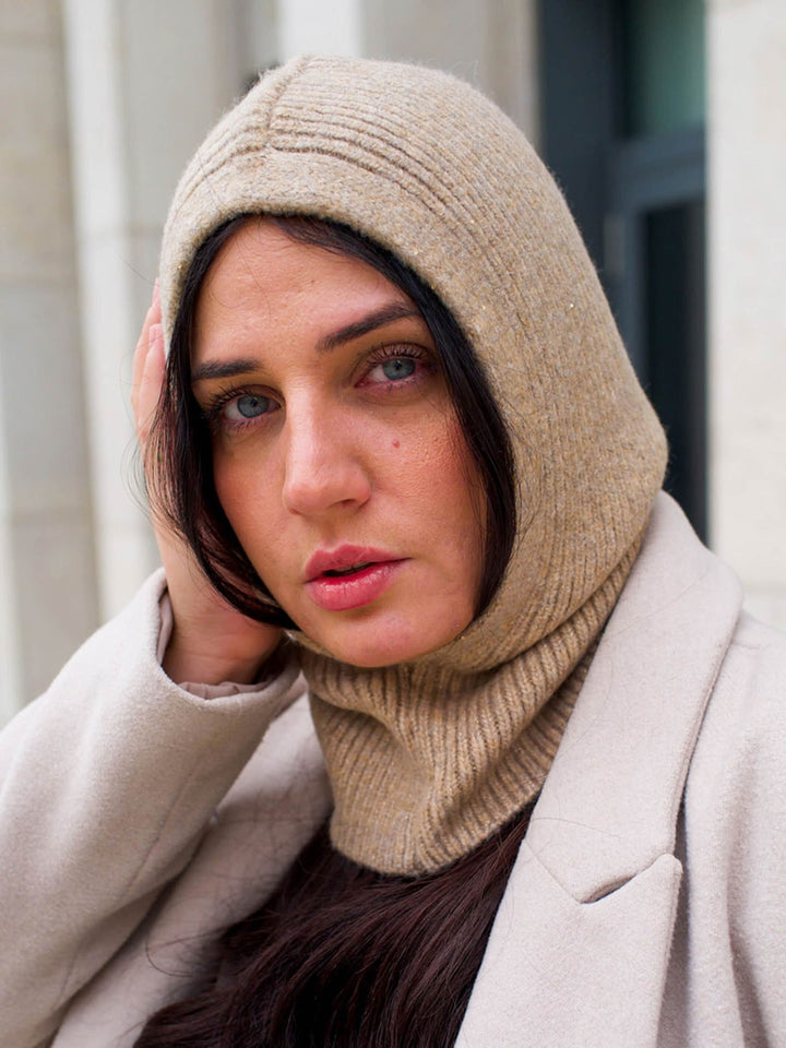 Strick-Kapuzenschal mit zartem Glitzer