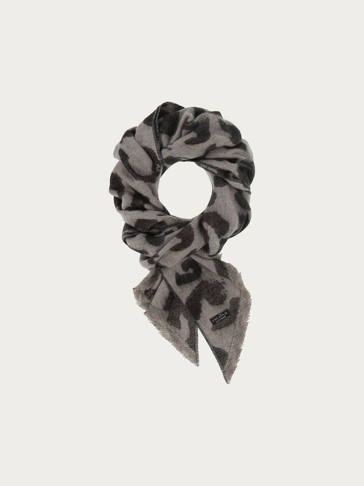 Cashmink-Schal mit Leo-Design und Bias Cut - Made in Germany