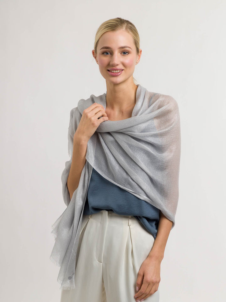 Stola mit zartem Glitzer