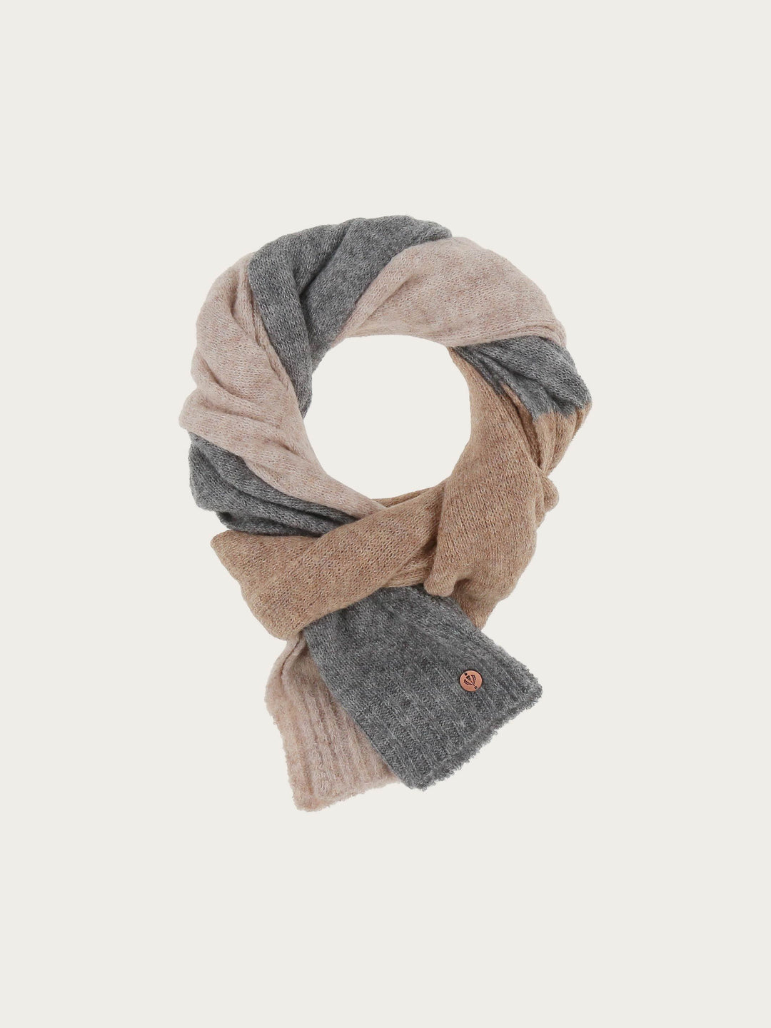 Gestrickter Schal mit Blockstreifen
