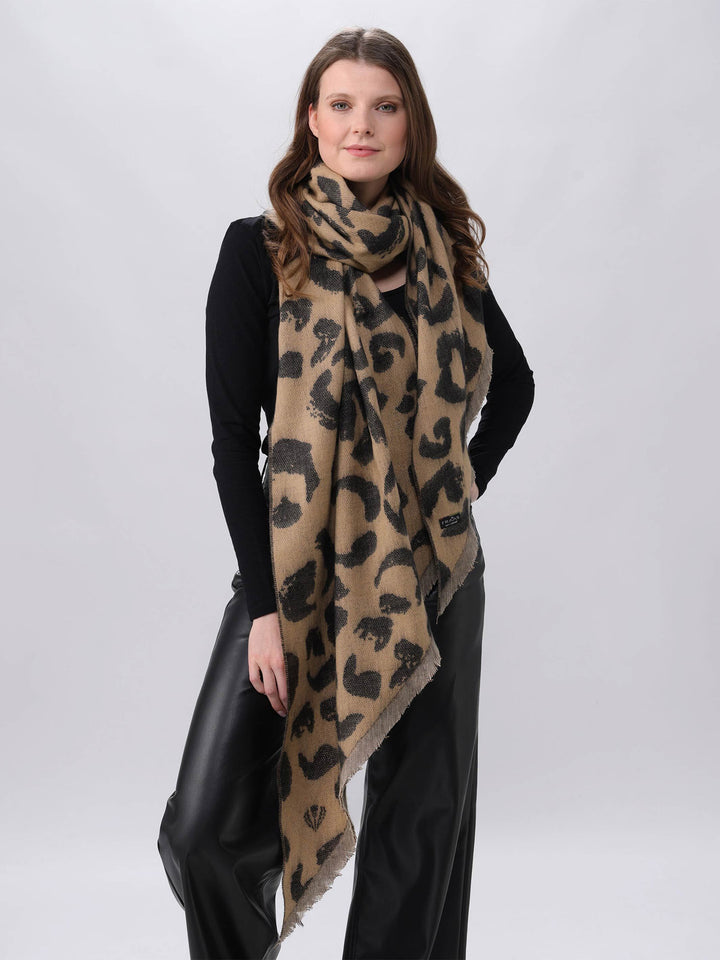 Sustainability Edition - Cashmink-Schal mit Leo-Design und Bias Cut - Made in Germany