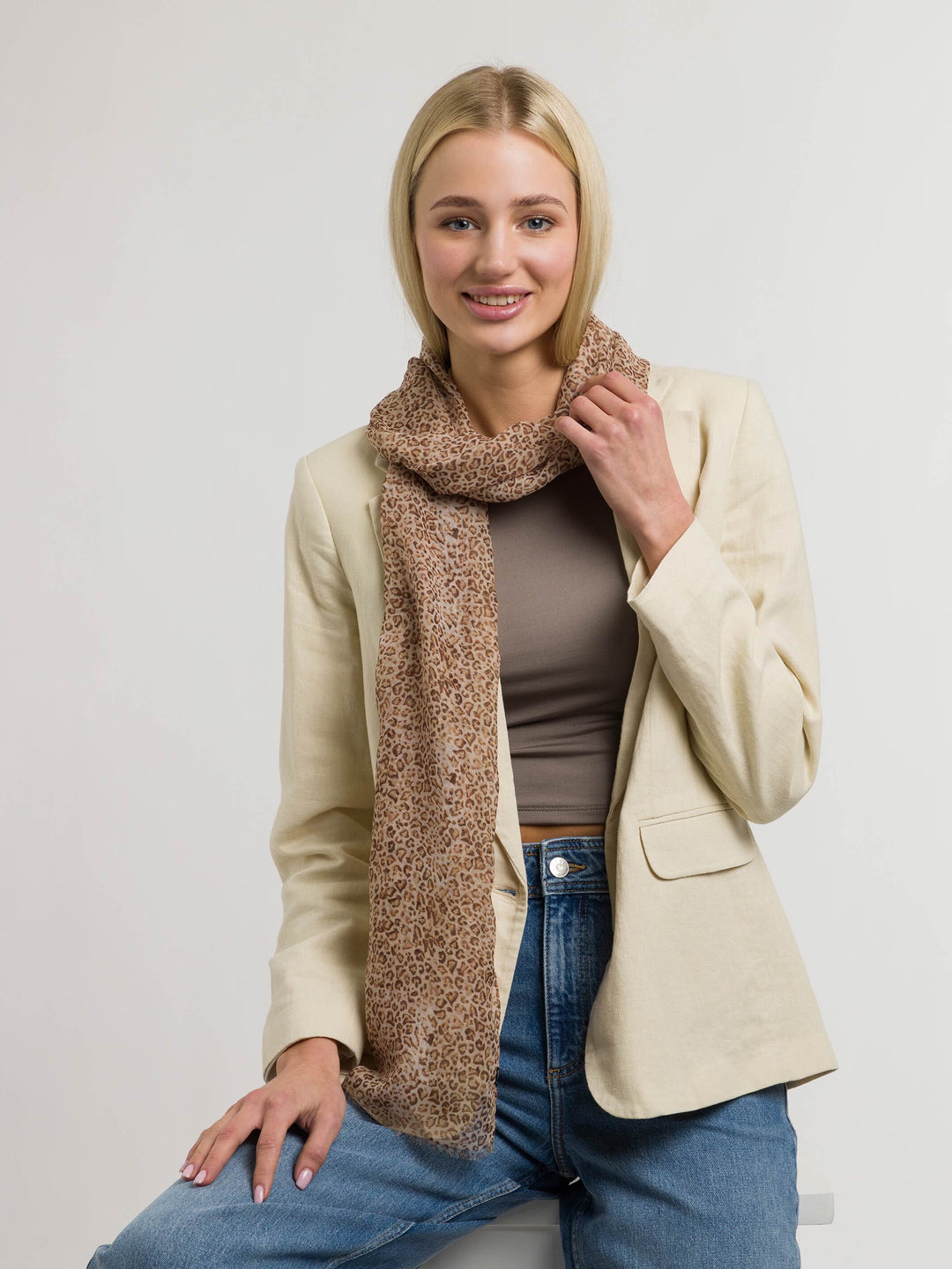 Schal mit zartem Leo-Design