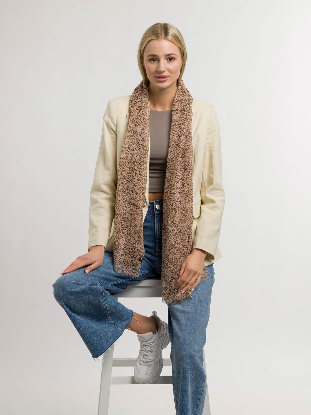 Schal mit zartem Leo-Design