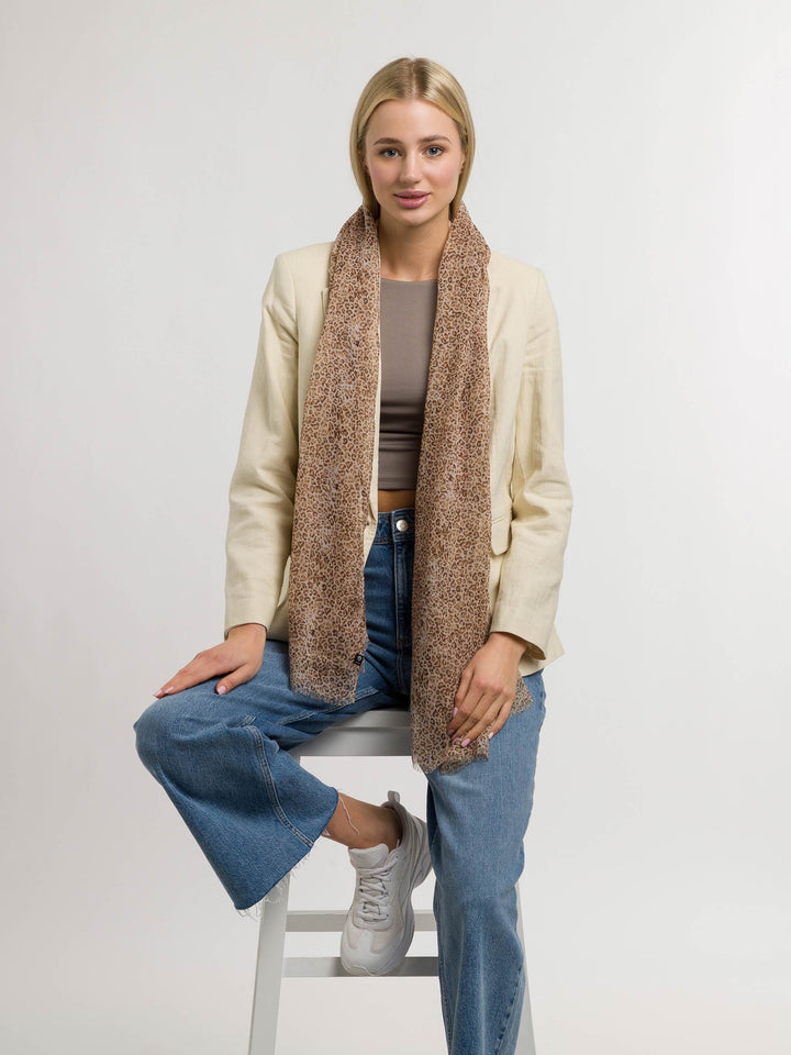 Schal mit zartem Leo-Design