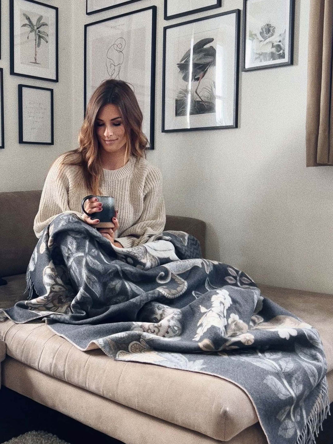 Sustainability Edition - Cashmink-Decke mit Blumenranken-Design - Made in Germany