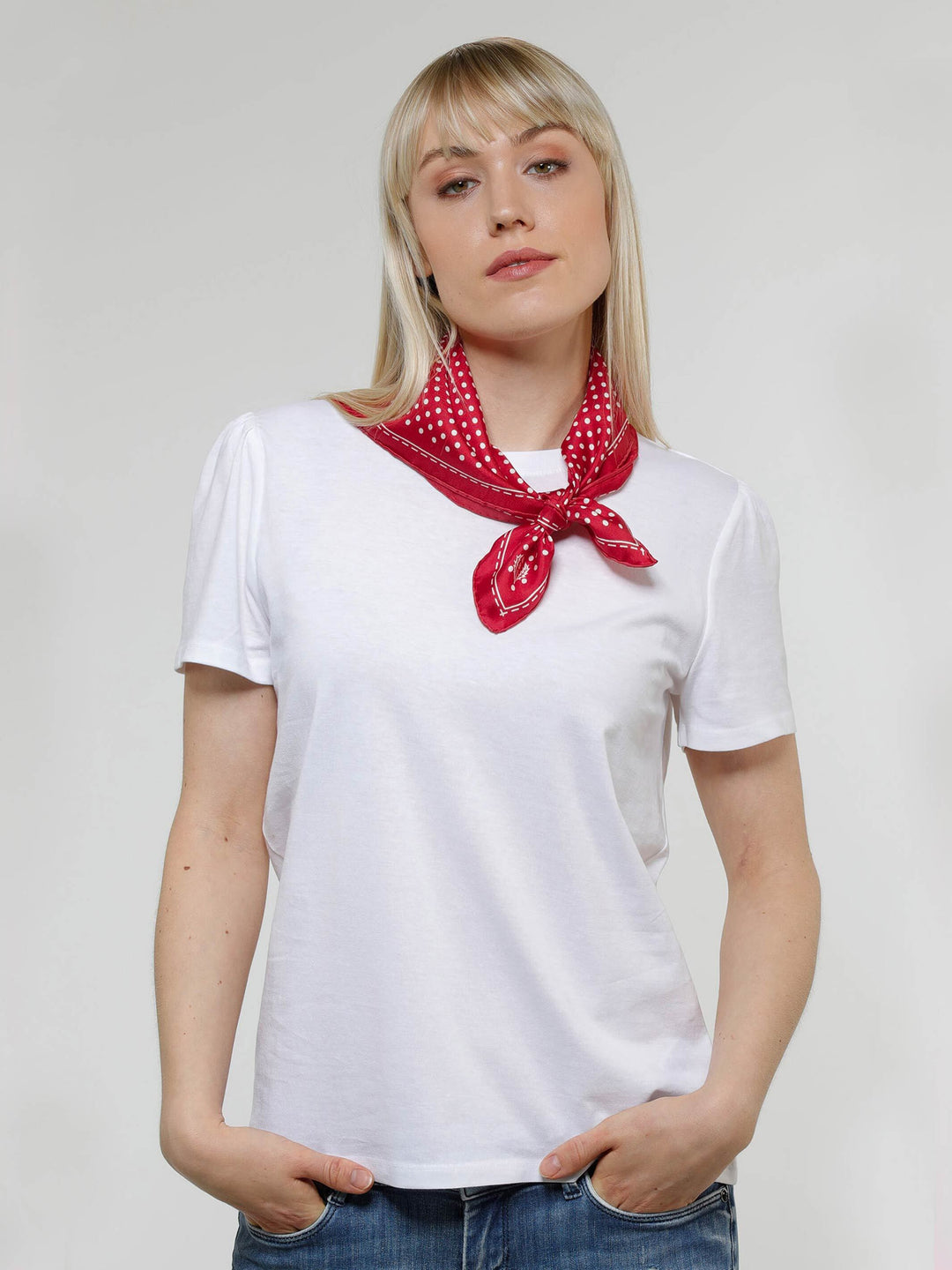 Gepunktetes Nickituch aus reiner Seide