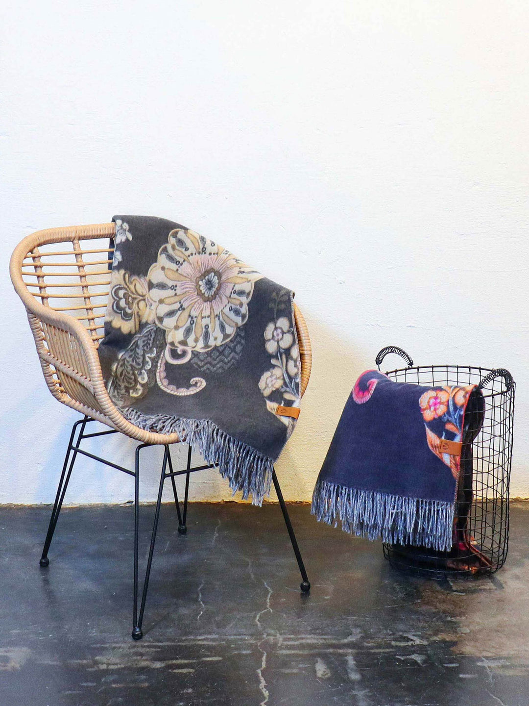 Sustainability Edition - Cashmink-Decke mit Blumenranken-Design - Made in Germany