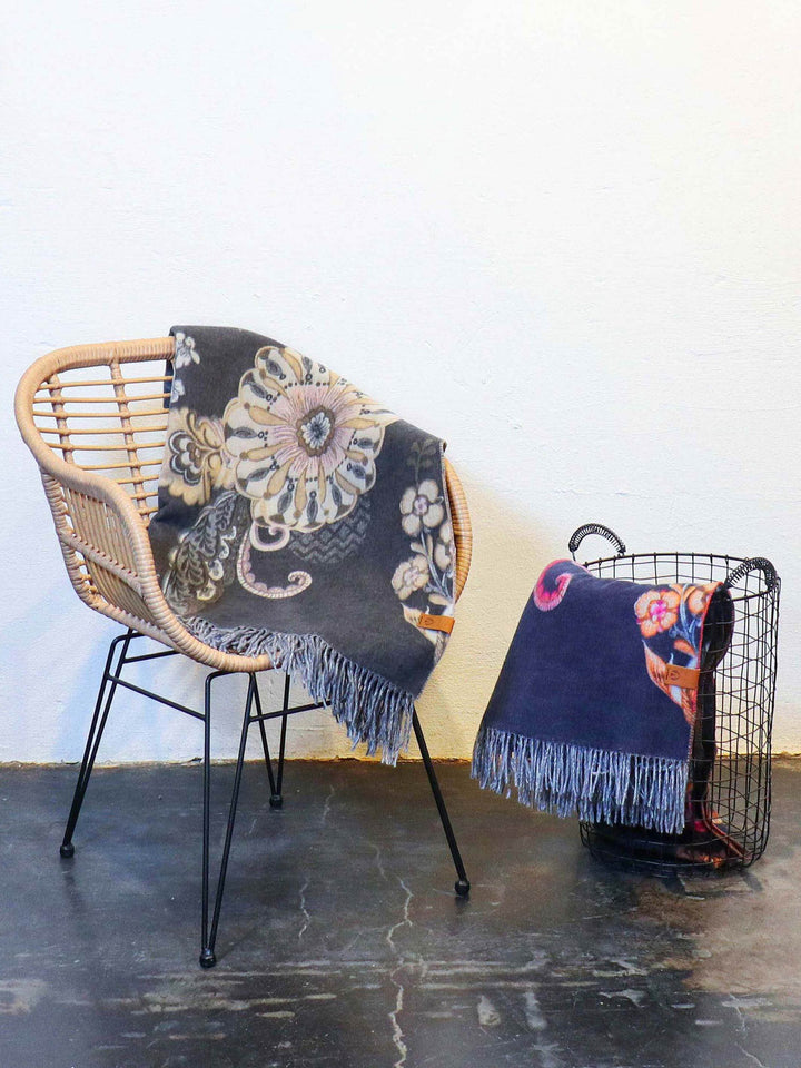 Sustainability Edition - Cashmink-Decke mit Blumenranken-Design - Made in Germany