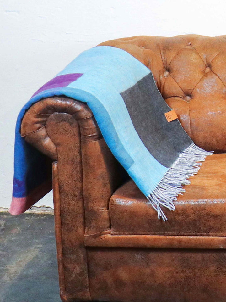 Sustainability Edition - Cashmink-Decke mit Colour Block Design - Made in Germany