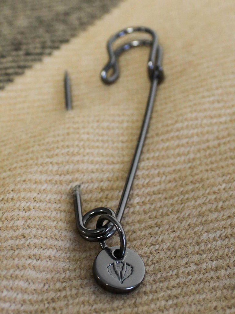 fraas-poncho-needle-kilt-pin-7-cm-nickelfrei-metall image 1