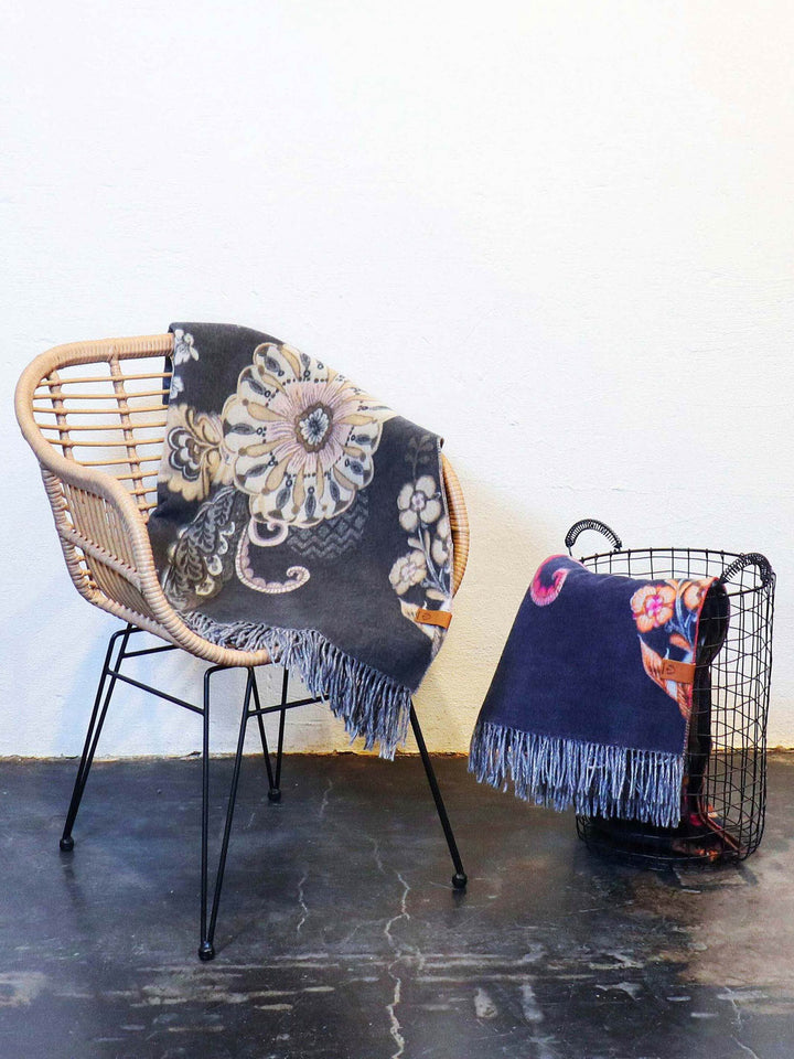 Sustainability Edition - Cashmink-Decke mit Blumenranken-Design - Made in Germany