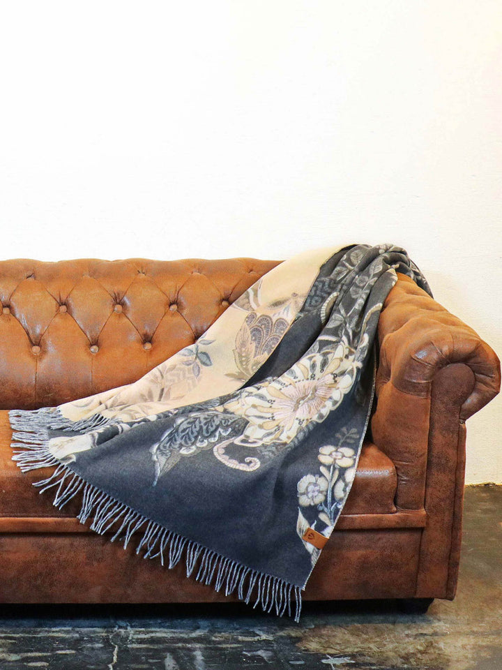 Cashmink-Decke mit Blumenranken-Design - Made in Germany