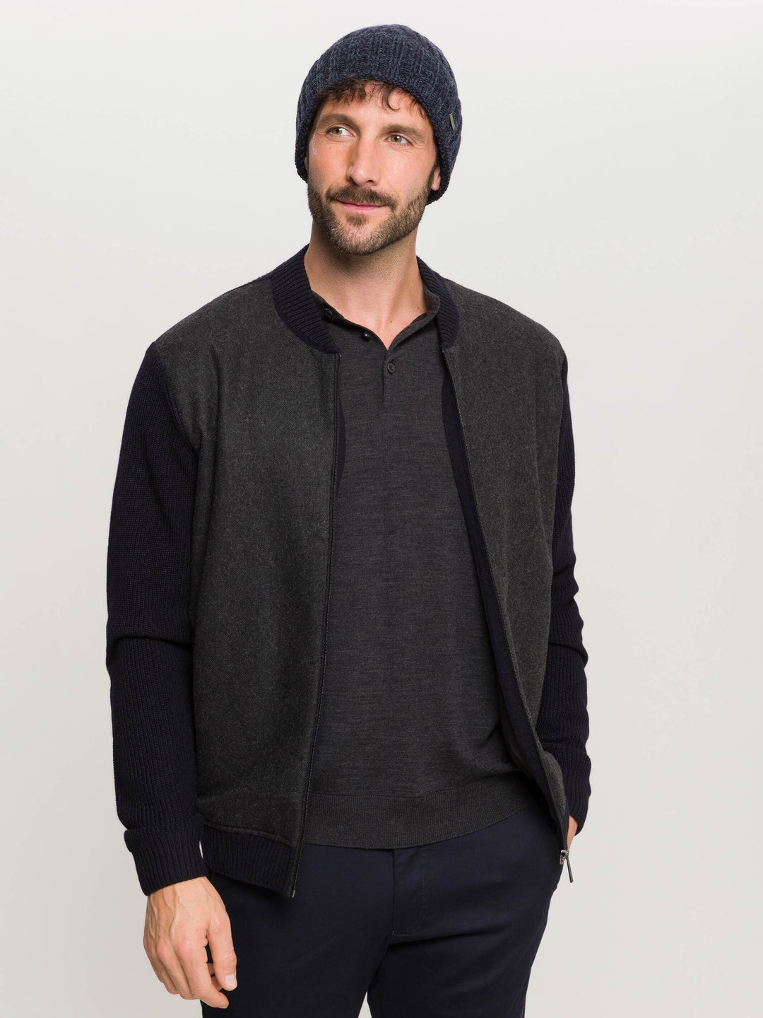 Gestrickte zweifarbige Beanie mit bugatti-Label