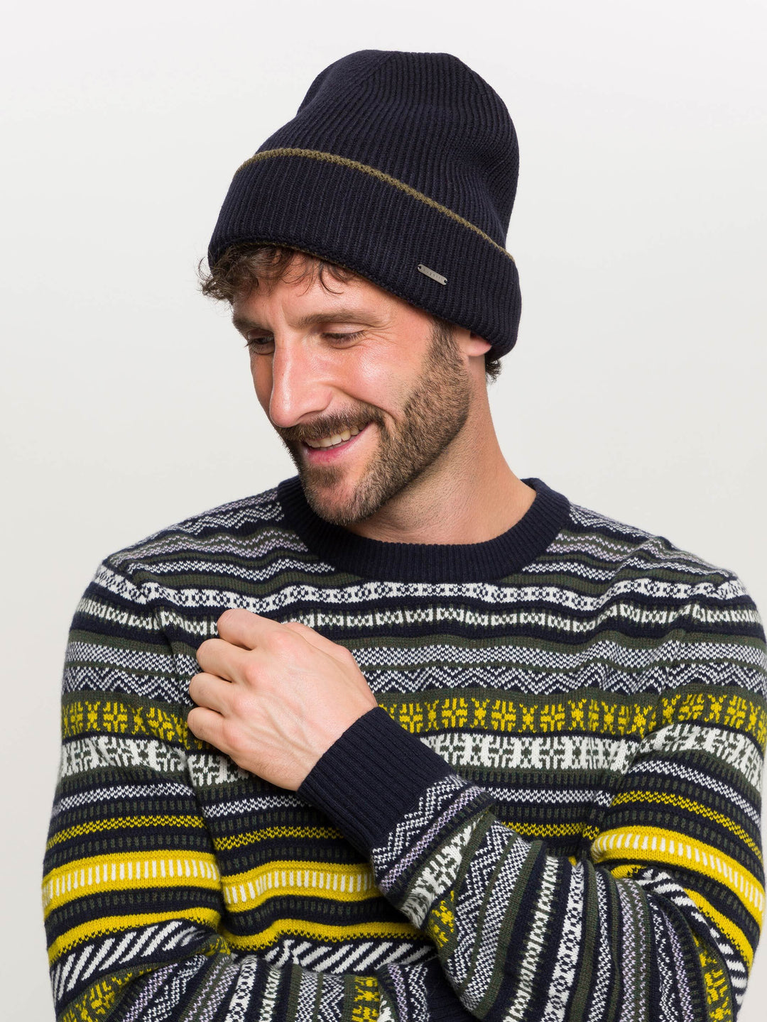 Wendbare gerippte bugatti Strickmütze mit farblich abgesetzem Rand in Wollmischung