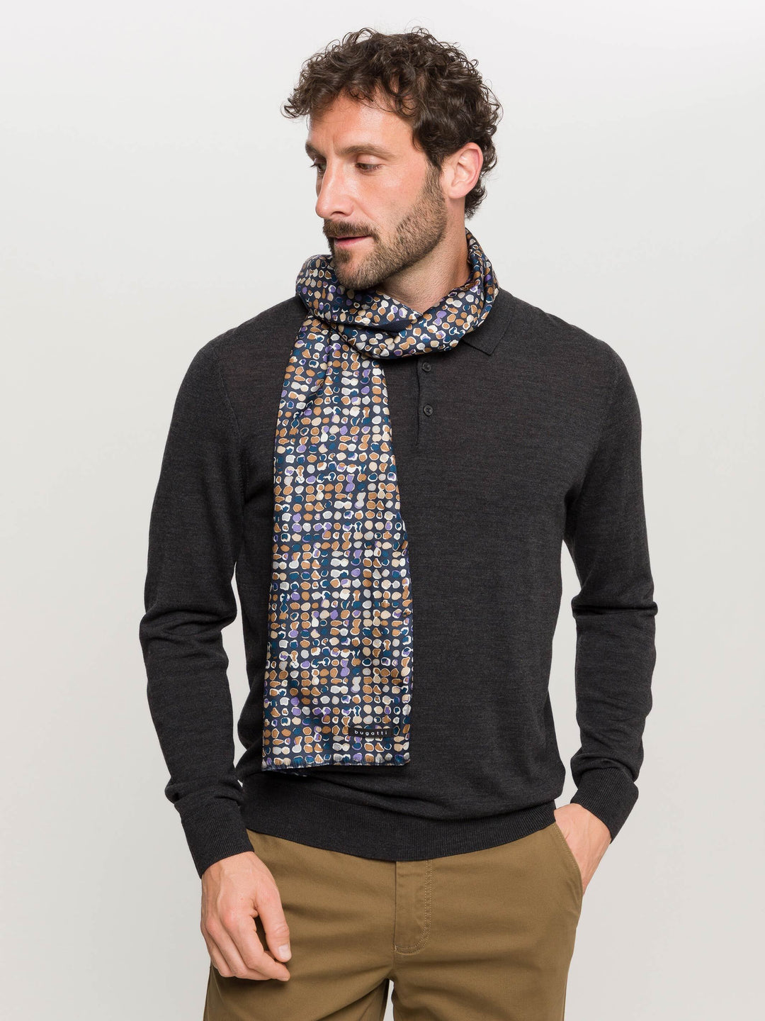 Leichter bugatti Doubleface-Schal mit Grafikprint in Wollmischung