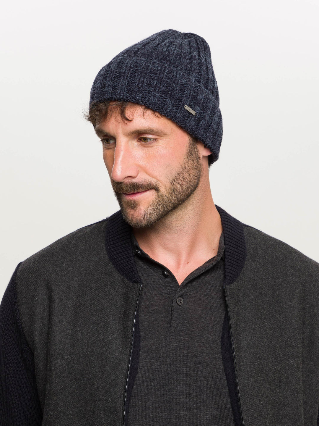 Gestrickte zweifarbige Beanie mit bugatti-Label