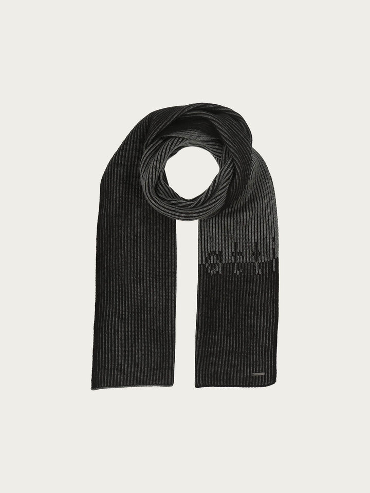 Strickschal mit bugatti-Schriftzug in Wollmischung